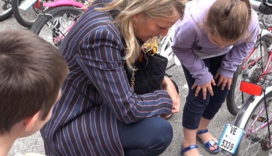 Zaccariotto con i piccoli bikers (foto: Ufficio stampa) Zaccariotto con i piccoli bikers