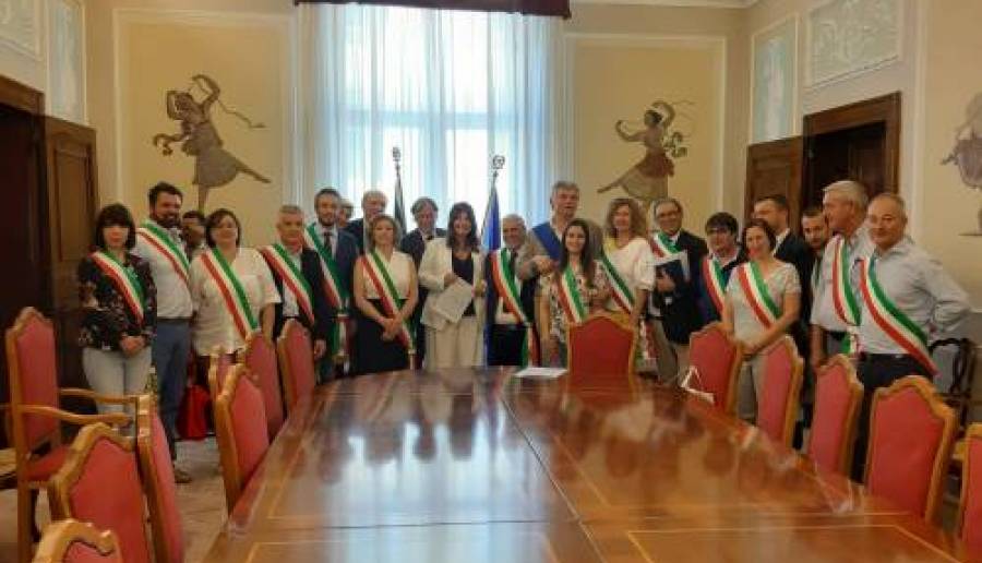 La firma del documento in prefettura Appello Zes